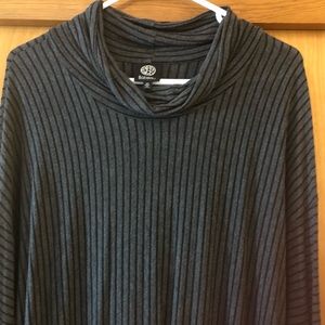 No way gray/black striped tunic